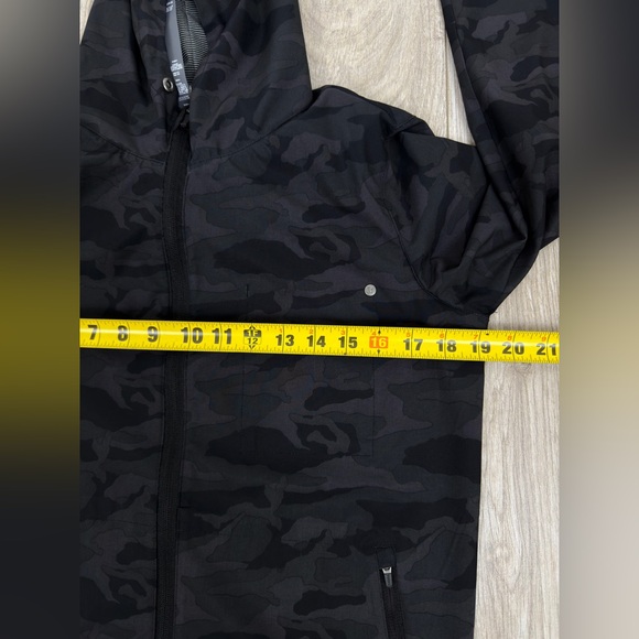 Vuori Camo Hooded Jacket VW501 Black Camo Full Zip Lightweight XS - Picture 7 of 9